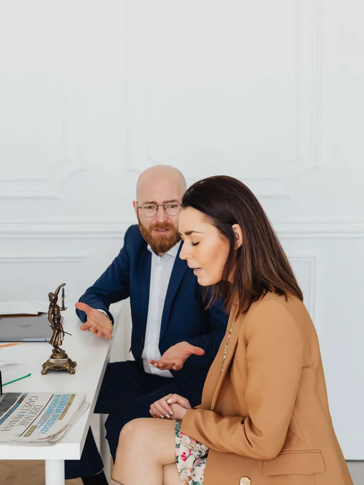 Avocat en rendez-vous avec un client